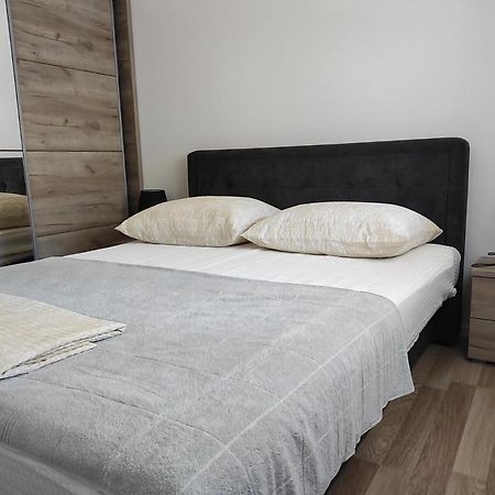 One Bedroom Apartment Gogo With Private Parking Neum Exterior foto
